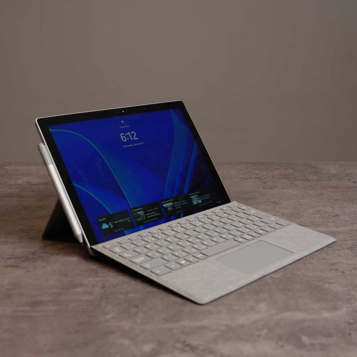 Surface Pro 7Plus  va Orginal Klaviatura va Surface Pen sotiladi