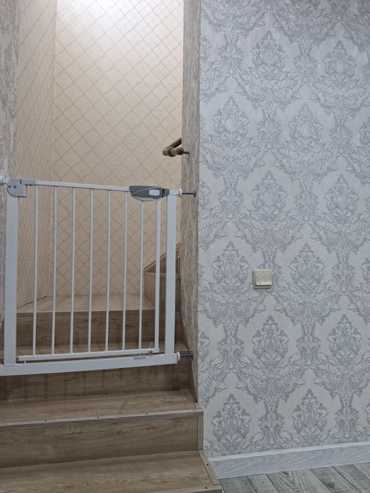 Продам решетку для защиты детей от лестницы