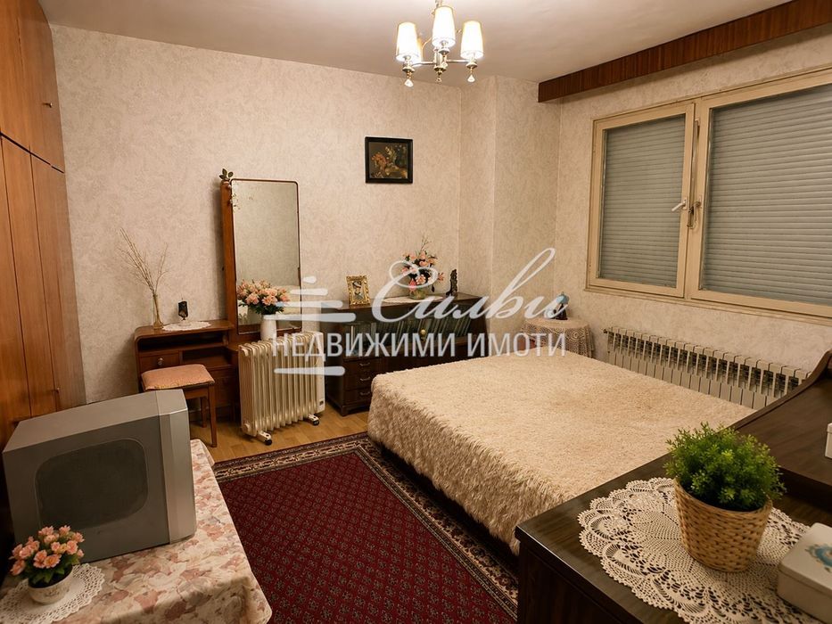 Двустаен апартамент - кв.Пазара