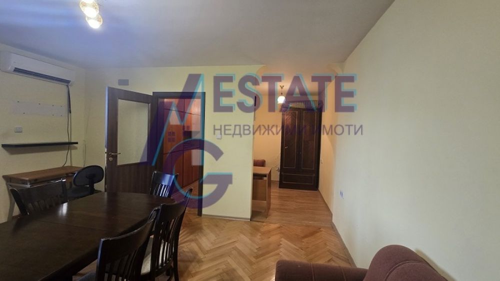 Двустаен, преустроен на тристаен