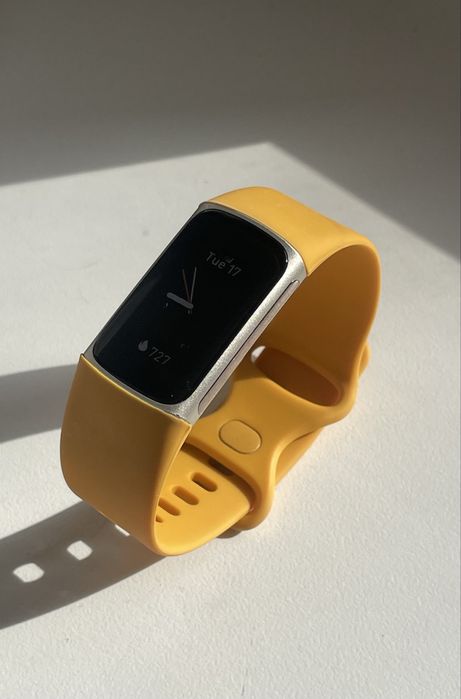 Фитнес смарт часы / браслет Fitbit Charge 6