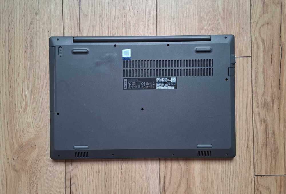 15.6' IPS Lenovo V330 Intel Core i7-8550U/12GB DDR4/256GB SSD/Бат. 5ч.