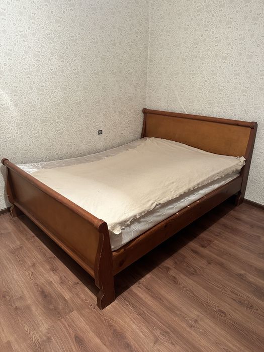 Кровать  деревянная
