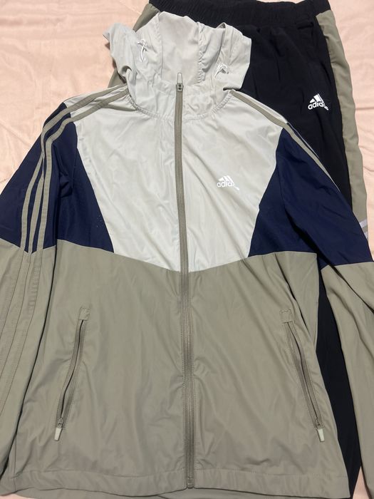 Продаются спортивные костюмы