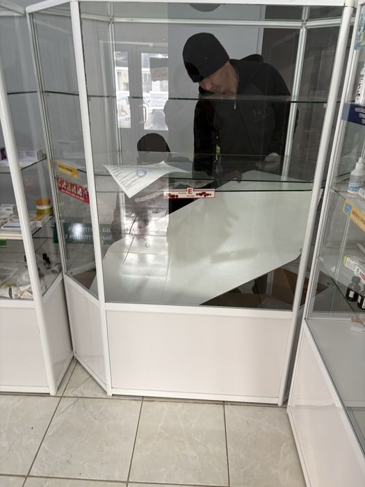 Аптечные витрины, шкаф