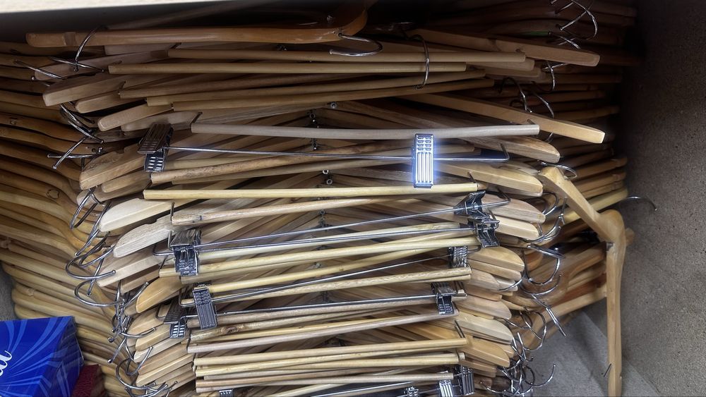 Вешалки деревянные