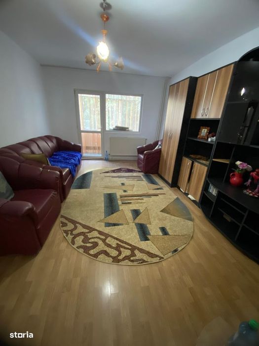 2 DECOMANDATE la etajul 2, centrala, bucatarie mare, boxa, Bicaz