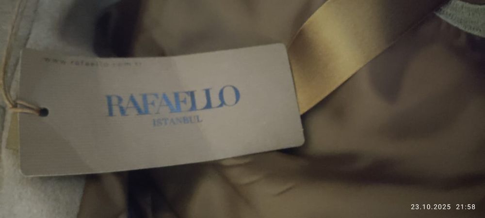Продам Польто  Rafaello