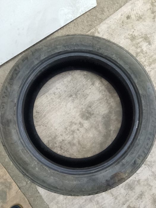 Продам Шины 235/50R19