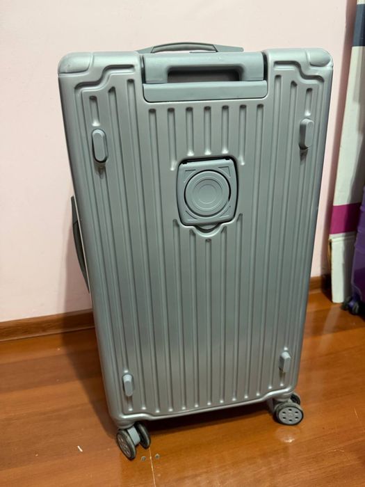 Продаются чемоданы