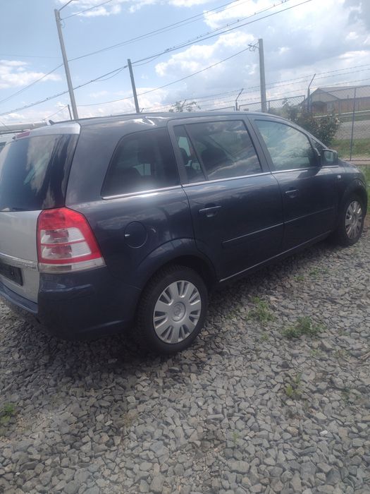 Opel Zafira pe gaz și benzinã  2011