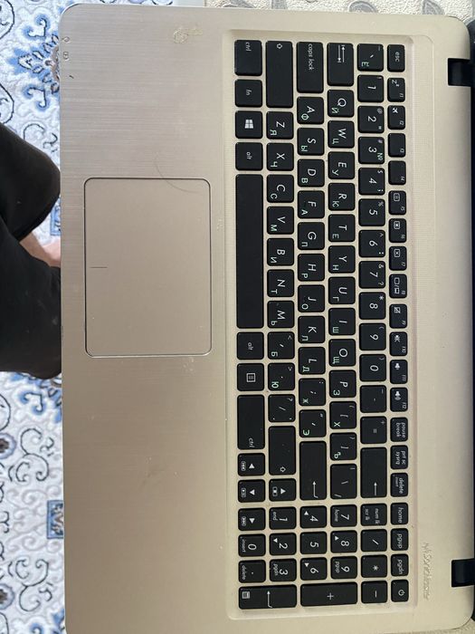 Noutbuk Asus Nukus