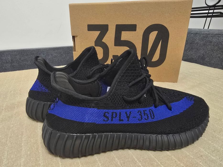 Adidas yezzi nr  42 43 44 45 46  preț 350 lei