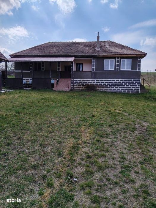 Se vinde casa cu anexe in Valea Calda