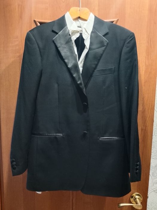 Костюм фрак с брюками