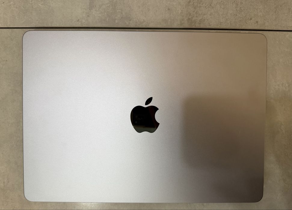 Продаю Macbook Air M2 13.6 дюймов