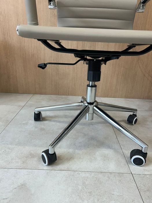 Офисное кресло отличного качества