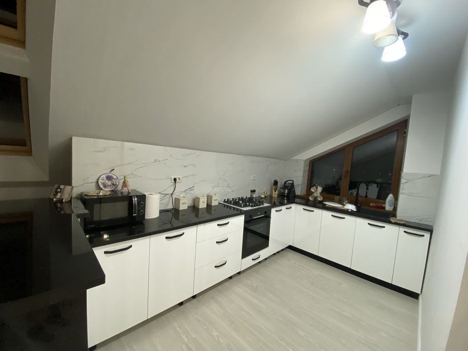 Apartament  la curte