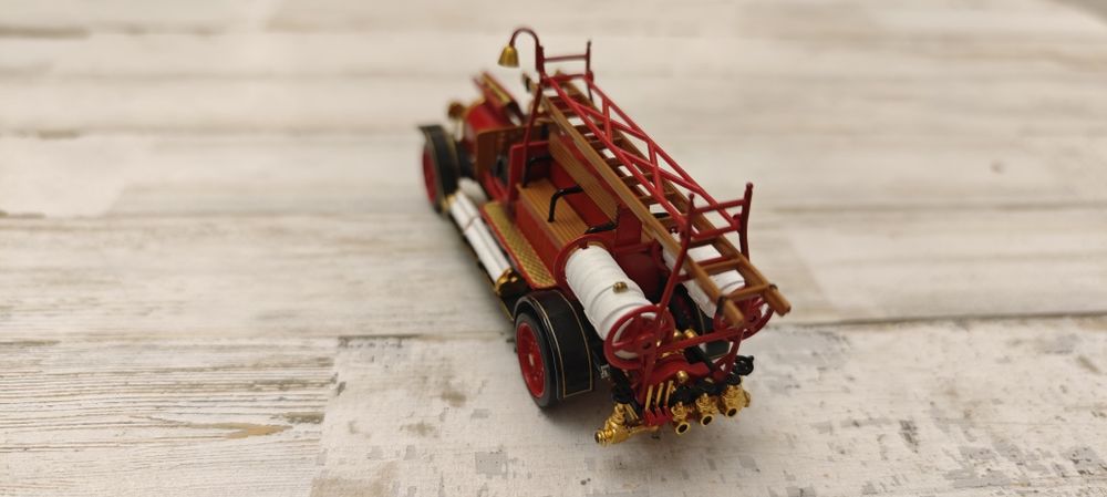 Matchbox models of Yesteryear 1912 Mercedes Benz Fire Engine