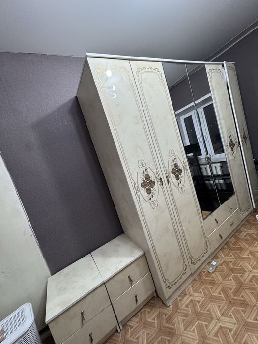 продам шкаф с тумбами