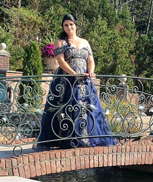 Rochie de gala foarte fumoasa deosebita  pentru ocazii speciale.