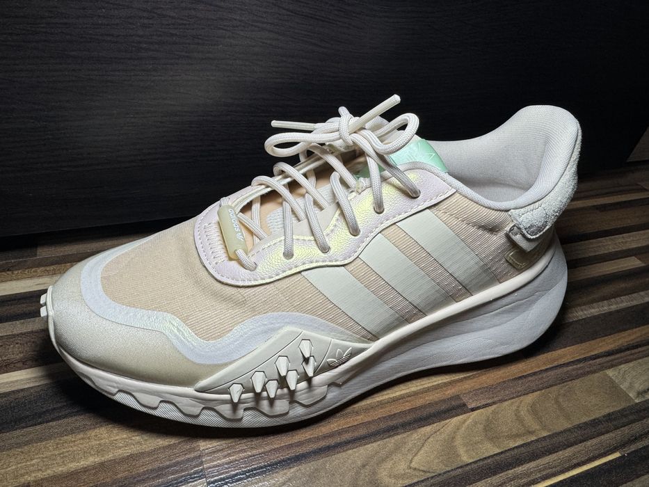Pantofi Adidas noi 37 1/2
