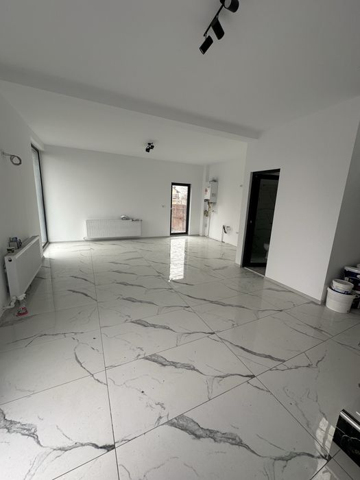 Vand casa cu etaj  Vanatori