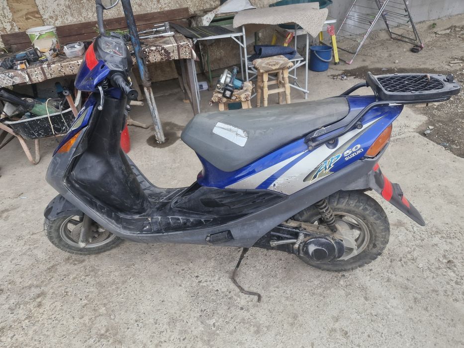Vând scuter suzuki