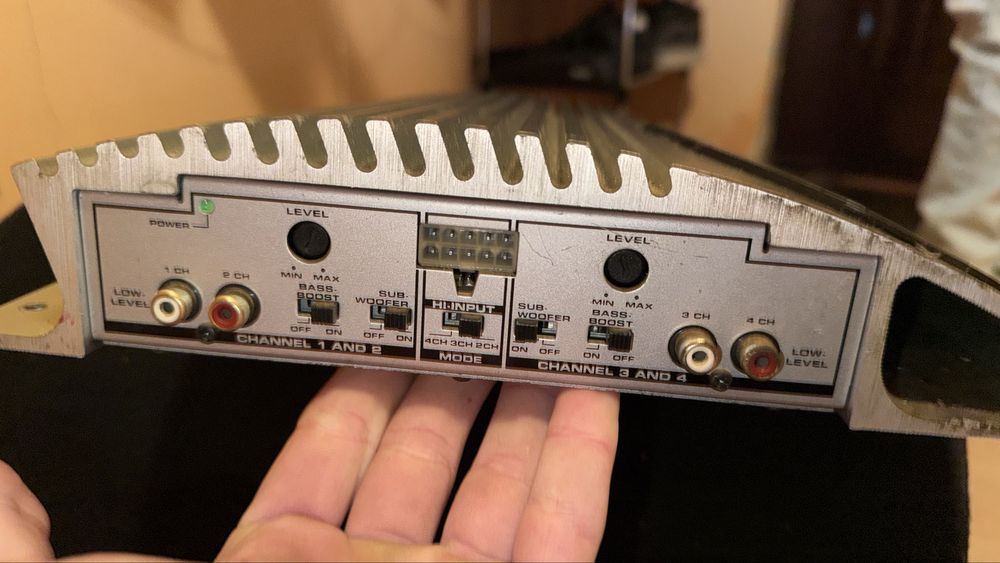 Vand subwoofer cu tot cu cabluri