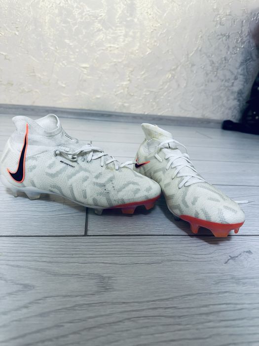 Nike Mercurial Superfly 8 Elite.