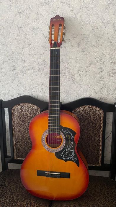 Продам аккстическую гитару!