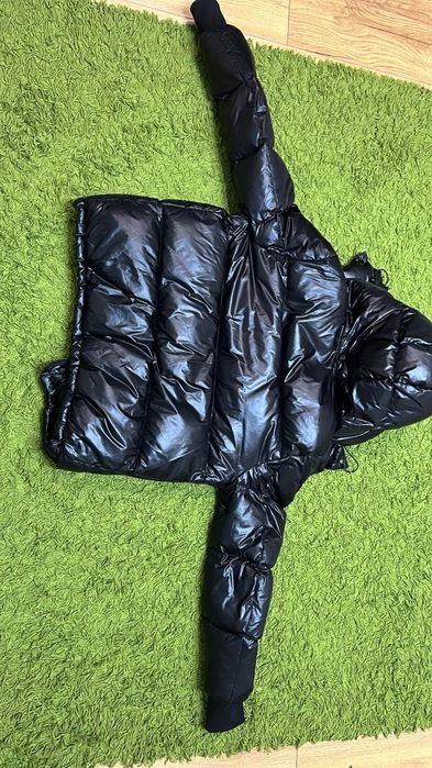 продам moncler пуховик