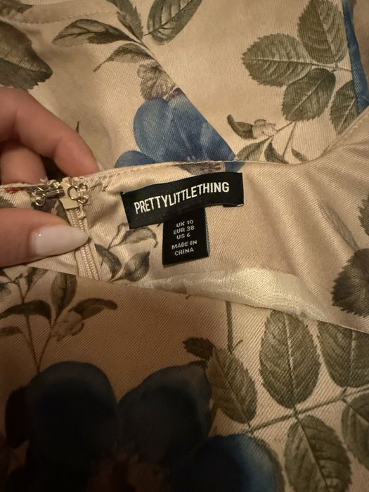 Рокля на PrettyLittleThing