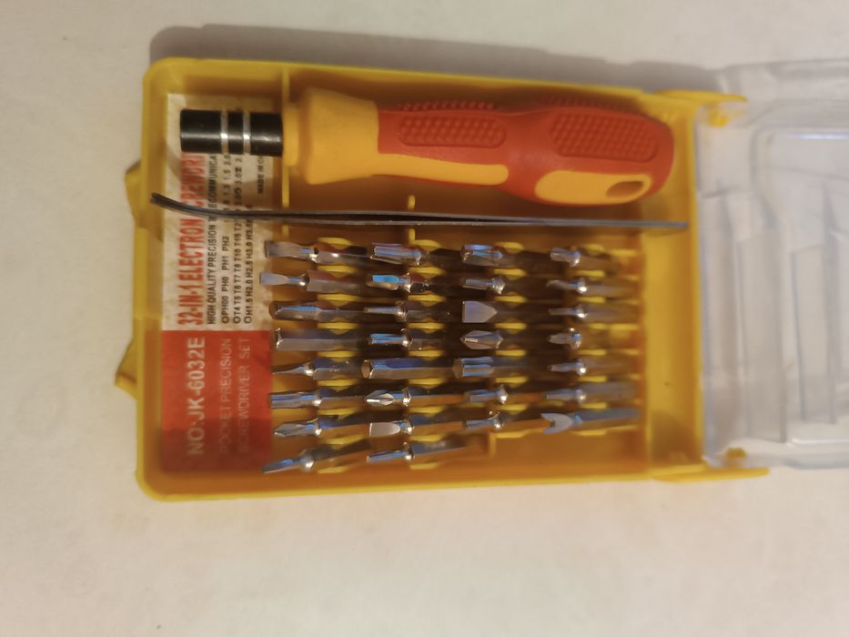 Набор отверток для мелких вещей.