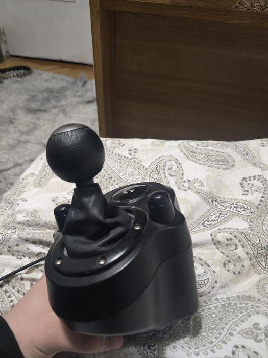 Volan, schimbator si pedale logitech