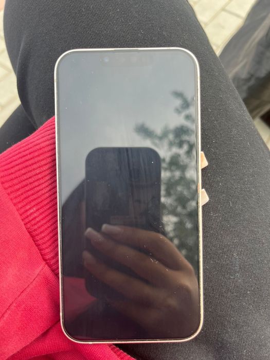 iPhone 13 в хорошем состоянии
