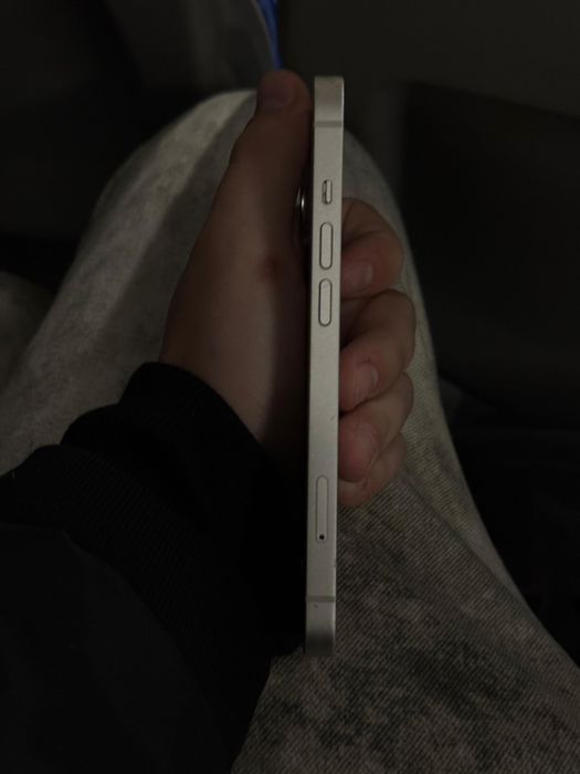 Продам б/у IPhone 13 в хорошем состоянии