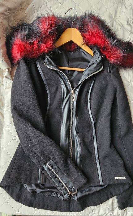 Дамско палто черно с червен пух, размер S36