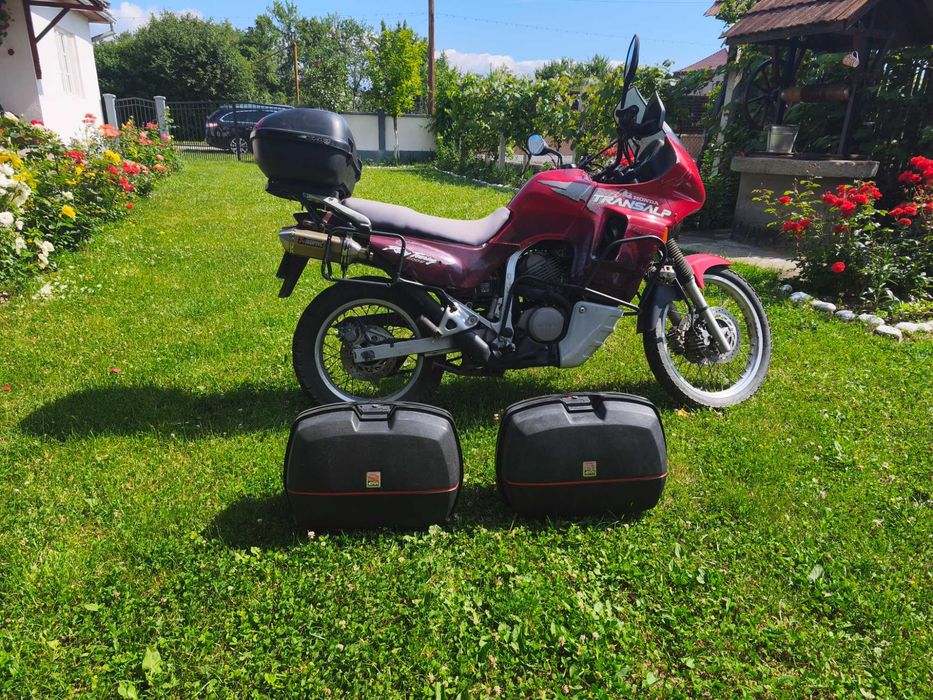 Vând motocicleta Honda Transalp 600