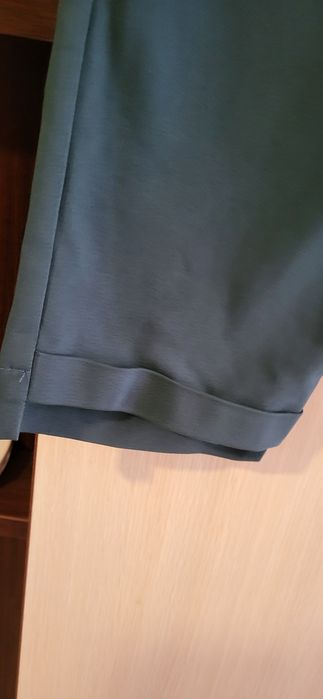 Дамски панталон в тъмно зелен цвят