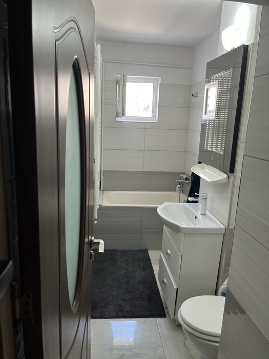 Inchiriez apartament