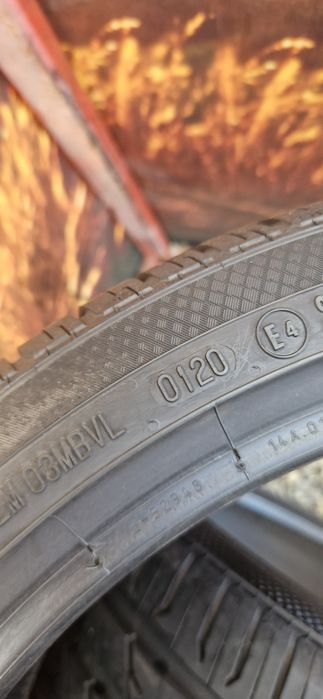 2 Anvelope ca noi Semperit 215 40 R18 de vara. Dot 2020