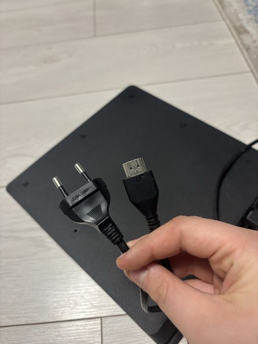 PlayStation 4 SLIM.(jos descrierea)