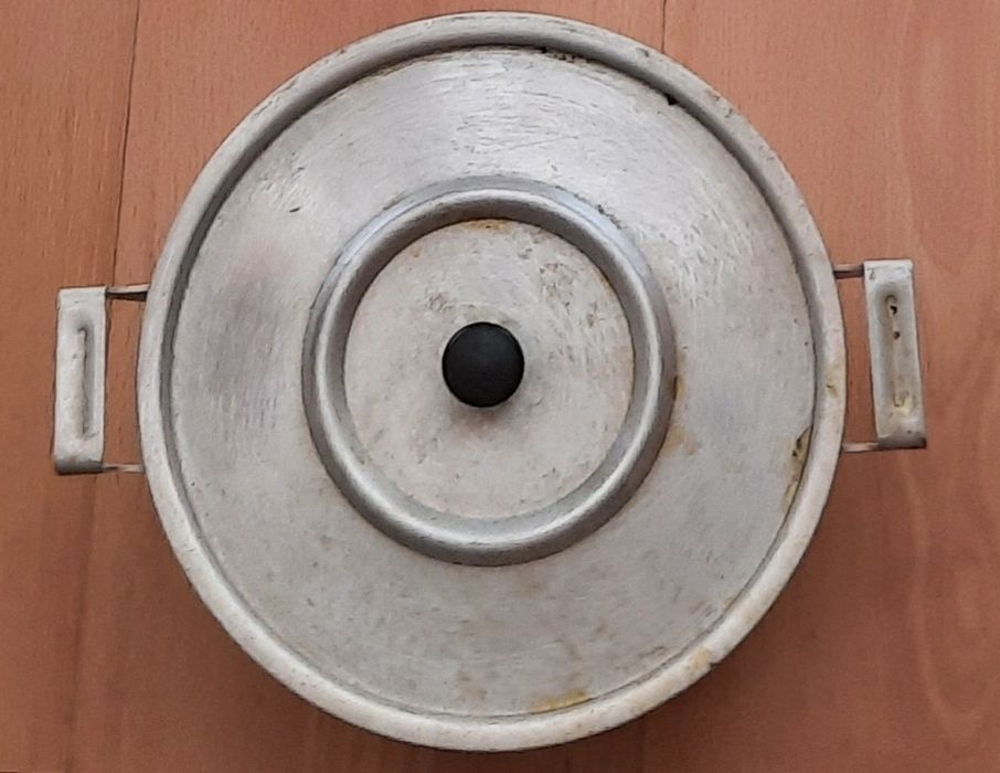 Продам кастрюлю, алюминий,4000 тг;казан чугун, 6000 тг.