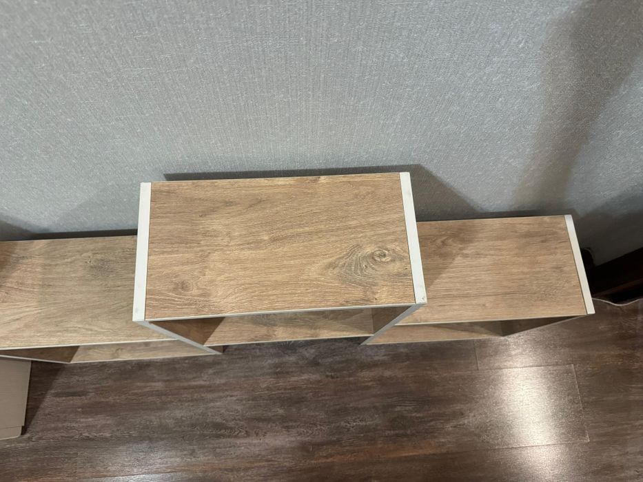 Полка на стенну 3ех ступенчатая .