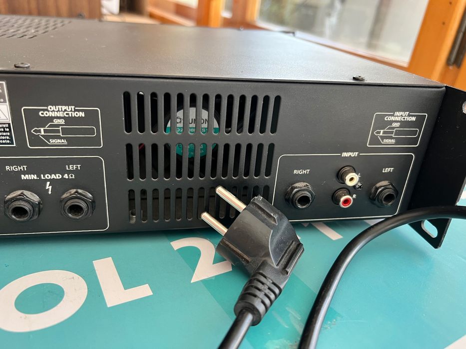 УСИЛВАТЕЛ TEAC A-X400

(Цената е за брой)