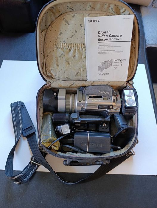 Професионална видеокамера sony 2000