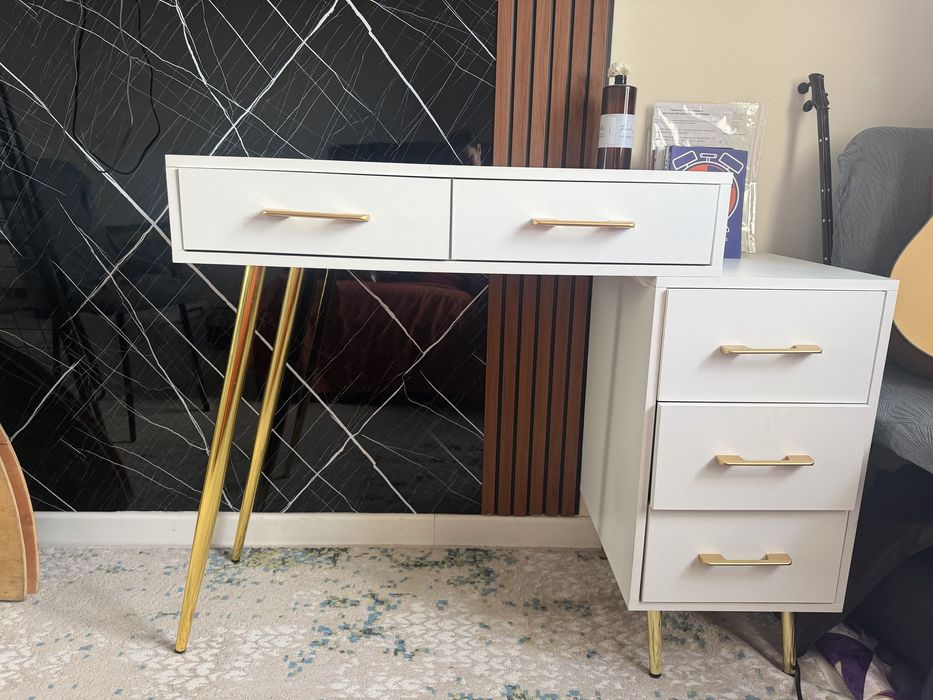 Туалетный столик