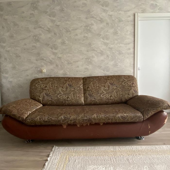 Продаётся диван срочно