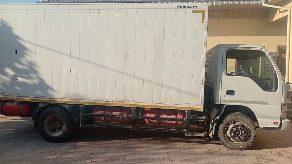 Isuzu sotiladi Bortli yuk tashuvchi